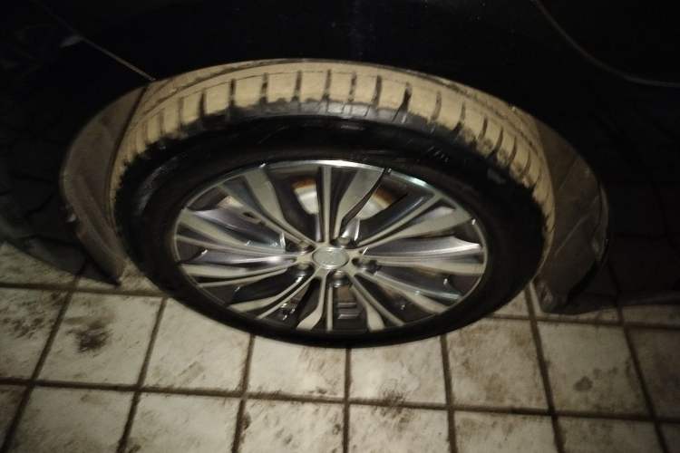 Used Hongqi E-QM5 2022 431 km Charge & Enjoy Edition Exterior 4