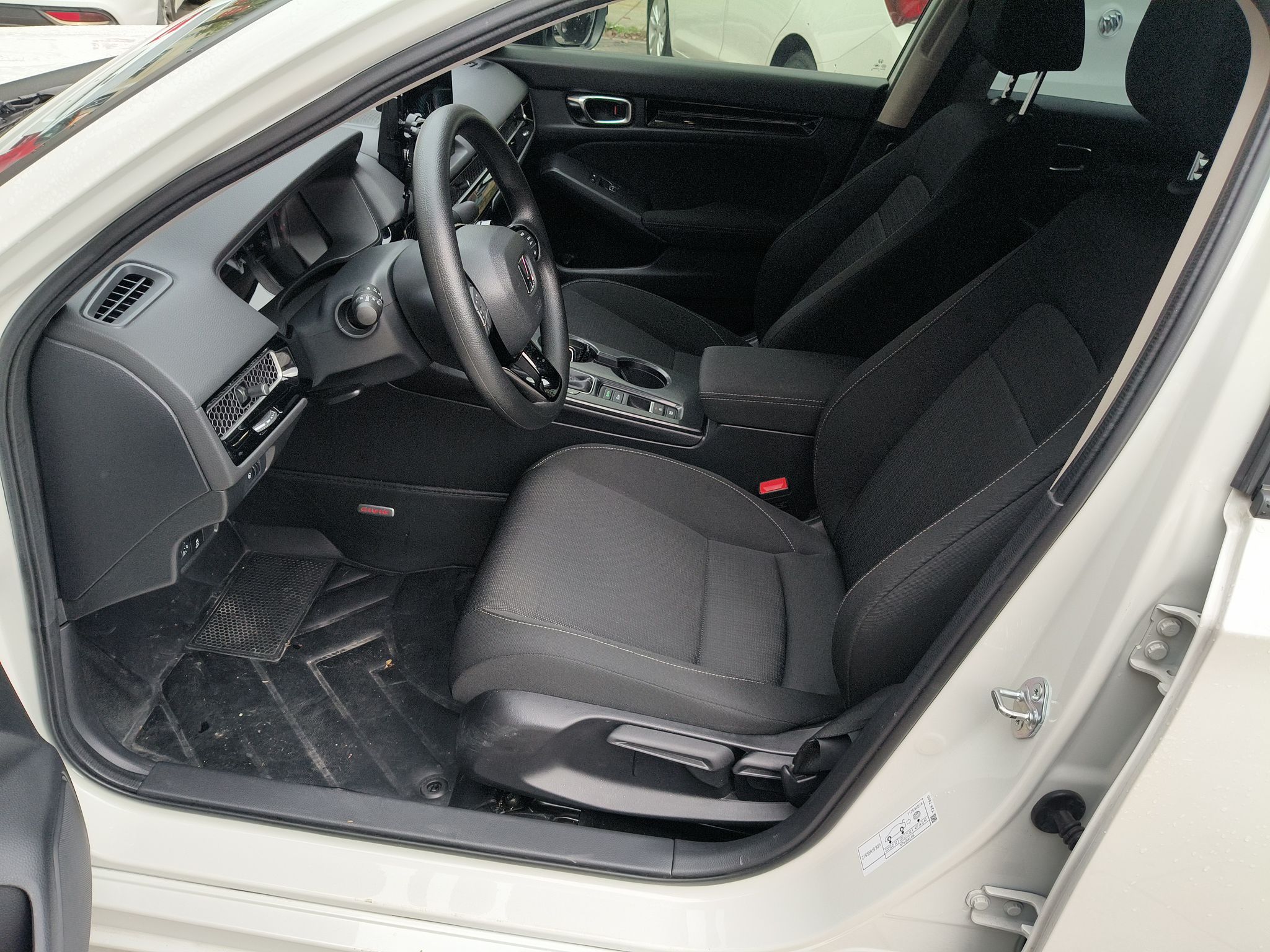 Переднее сиденье в автомобиле