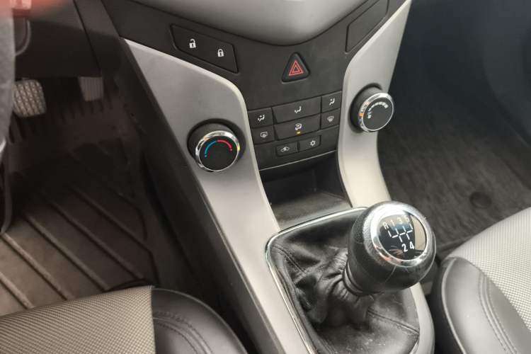 Used Chevrolet Cruze 2013 1.6L SL Sunroof Edition MT
