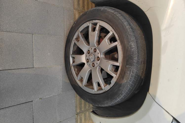 Used Mercedes-Benz GLK-Class 2012 GLK 300 4MATIC Dynamic Edition Right Front Wheel Hub
