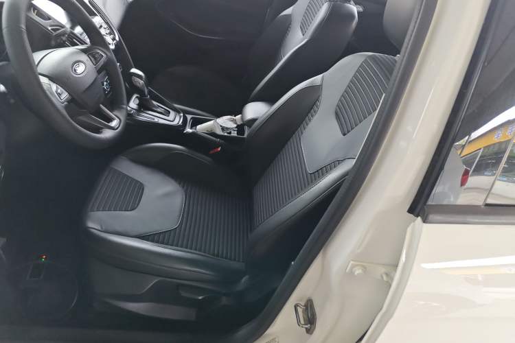 Used Ford Focus 2018 Sedan Classic 1.6L Automatic Trendy SmartDrive Edition Left Front Seat