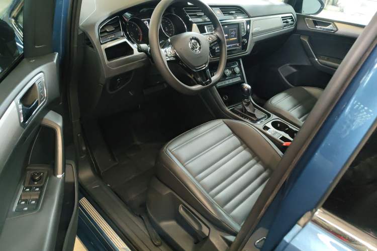 Used Volkswagen Touran 2018 Volkswagen Touran L 280TSI DSG Comfort Edition 7 Seats China V Emission Standard Driver Seat