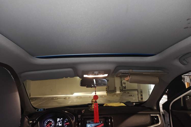 Used Roewe RX5 2016 20T Two-Wheel Drive Automatic Internet Smart Edition
