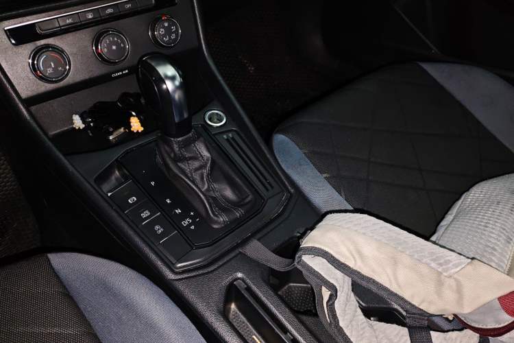 Used Volkswagen Lavida 2023 1.5L Automatic De Yi Edition Gear Lever