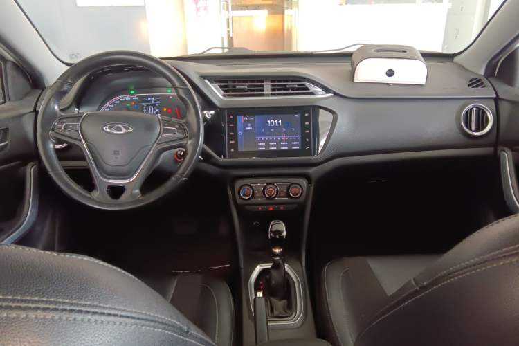 Used Chery Tiggo 3X 2018 1.5L Automatic Luxury Edition Center Console