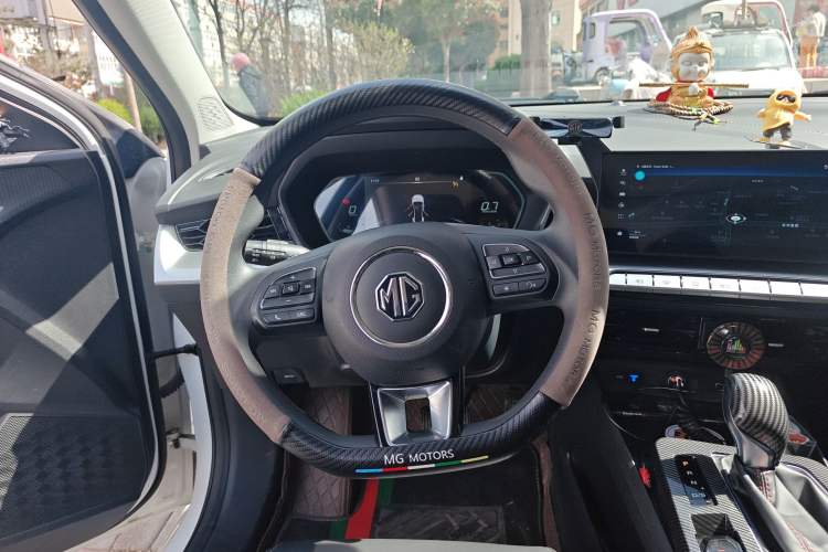 Used MG 5 2022 180 DVVT CVT Youth Luxury Edition
