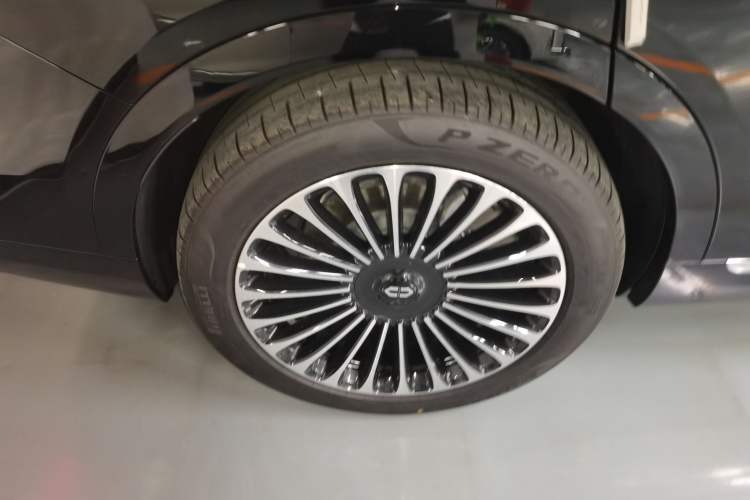 Used Hima AITO M9 2025 Extended-Range Ultra Version 52 kWh 6-Seater Right Rear Wheel Hub