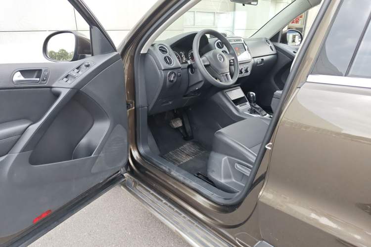 Used Volkswagen Tiguan 2015 1.8TSI Automatic Two-Wheel Drive Trend Edition Driver Seat