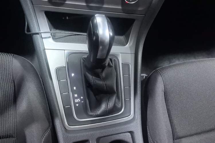 Used Volkswagen Golf 2015 1.6L Automatic Fashion Model