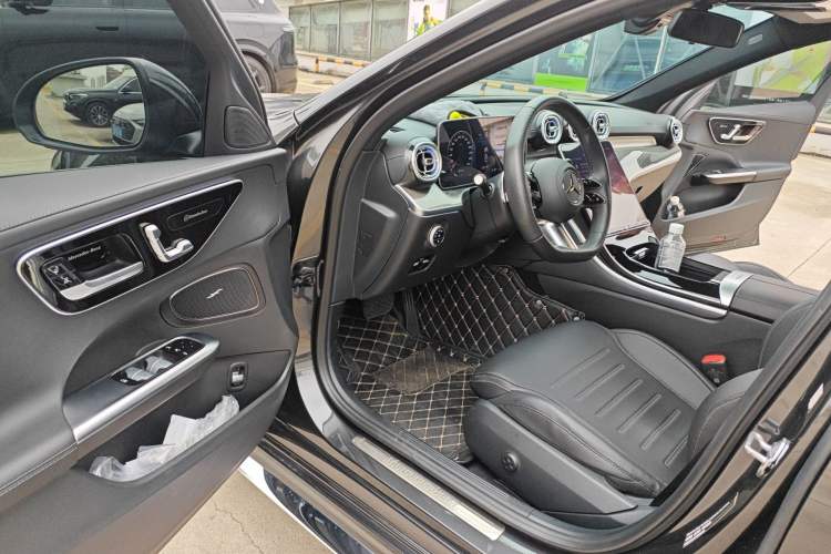 Used Mercedes-Benz C-Class 2023 Revised C 200 L Sport Edition Driver Seat