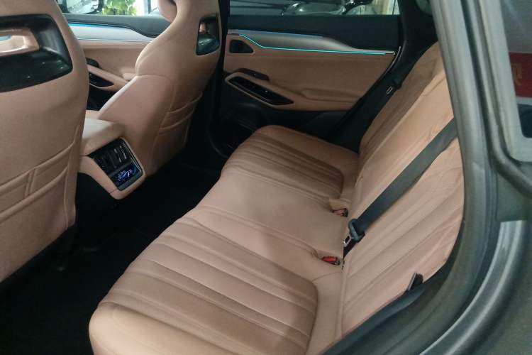 Used BYD Song L EV 2025 Intelligent Driving Version 662 km LiDAR Excellence Edition
