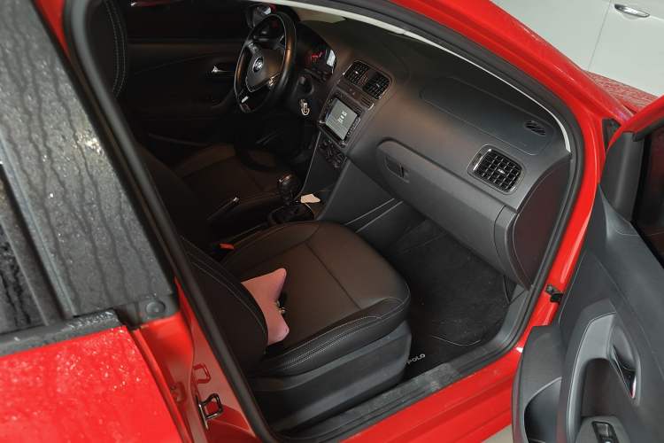 Used Volkswagen Polo 2016 1.6L Automatic Comfort Model Right Front Seat