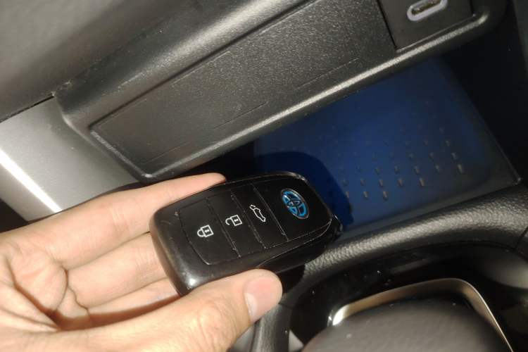 Used Toyota FRONTLANDER 2023 2.0L Smart Electric Hybrid Dual-Engine Deluxe Version