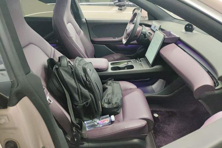 Used Nio ET5 2024 75 kWh Right Front Seat