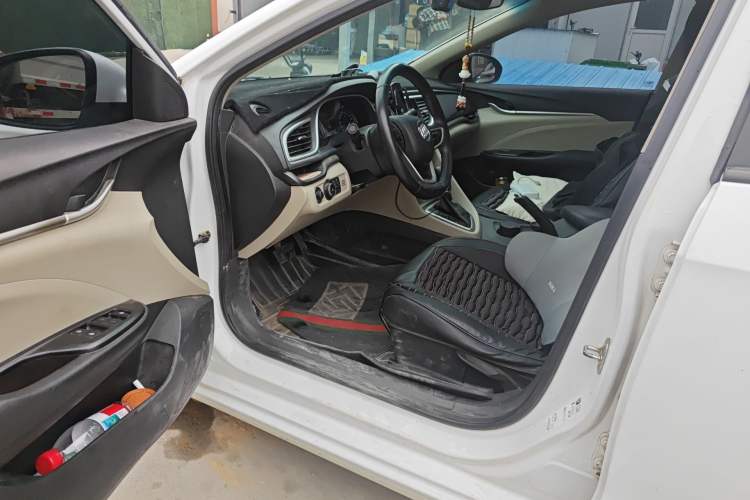 Used Buick GT 2018 15T Dual-Clutch Elite Model China V Standard Driver Seat