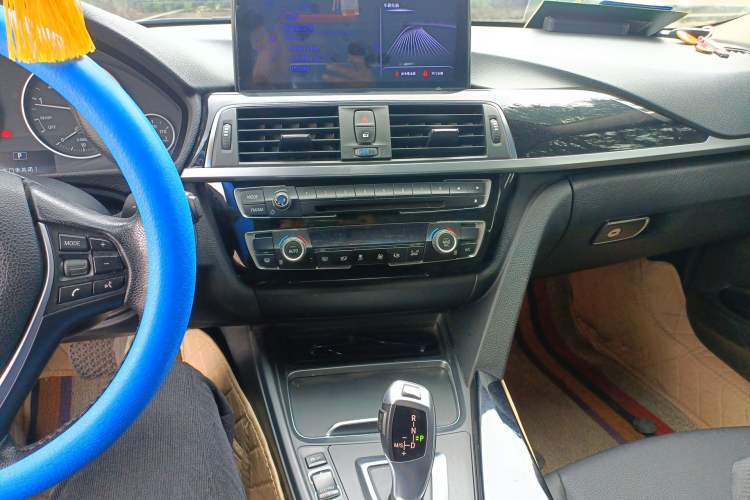 Used BMW 3 Series 2016 316Li Fashion Model Audio And AC Panel