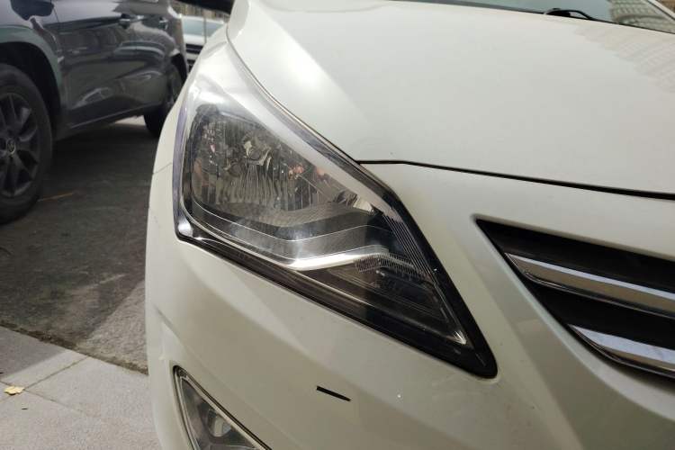 Used Hyundai Verna (older generation) 2014 1.4L Manual Smart GLS Trim
