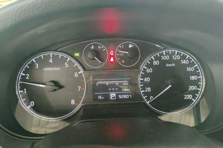 Used Nissan Tiida 2014 1.6L CVT Cool Cafe Edition
