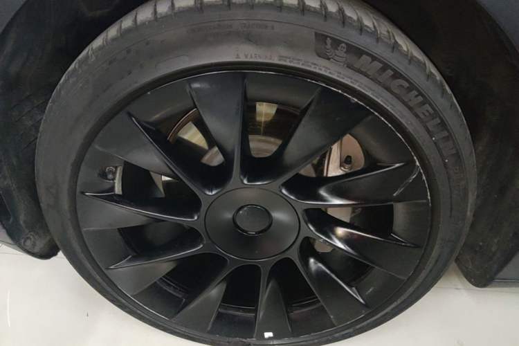 Used Tesla Model Y 2022 Long-Range All-Wheel-Drive Version