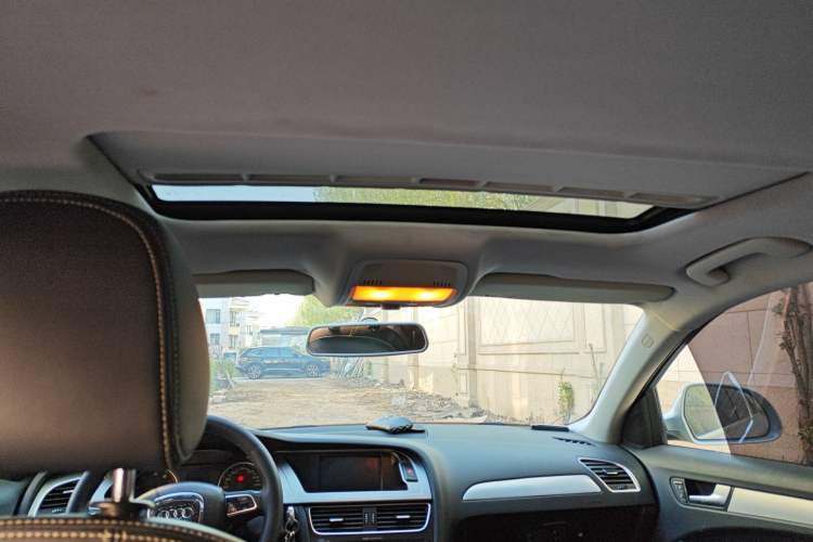 Used Audi A4L 2012 2.0 TFSI automatic standard version Headliner