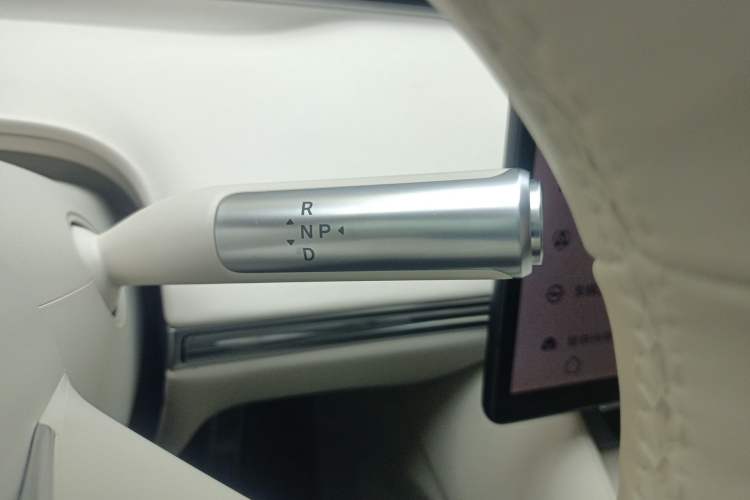 Used Hima Luxeed R7 2024 All-Electric 802 km Max Gear Lever