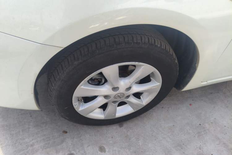 Used Nissan Tiida 2014 1.6L CVT Smart Model Left Front Wheel Hub