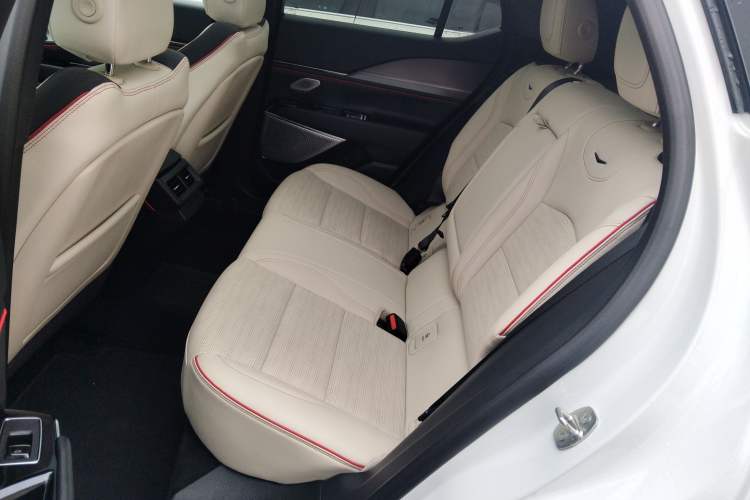 Used Cadillac GT4 2023 25T Prestige Version
