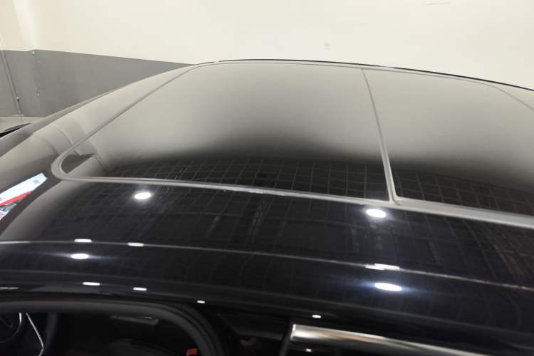 Used Hongqi H5 2024 2.0T Automatic Smart Connect Flagship Edition Roof