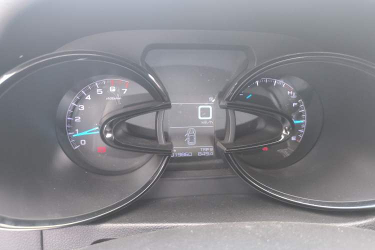 Used Dongfeng Aeolus AX7 2015 2.0L Manual Zhiyi Trim Odometer Close Up