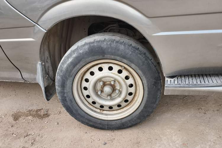 Used Golden Dragon Hiace 2010 2.0L Long-Wheelbase Gasoline Premium Version V20 Right Front Wheel Hub