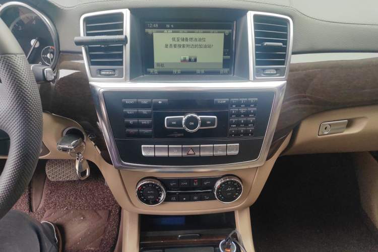 Used Mercedes-Benz GL-Class 2014 GL 350 CDI 4MATIC Audio And AC Panel