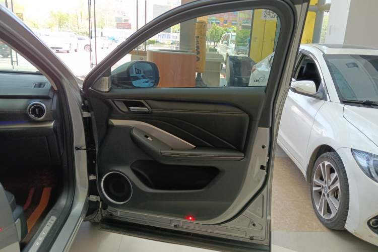 Used Wey VV6 2018 2.0T Two-Wheel-Drive Ultra-Luxury Version China V Standard