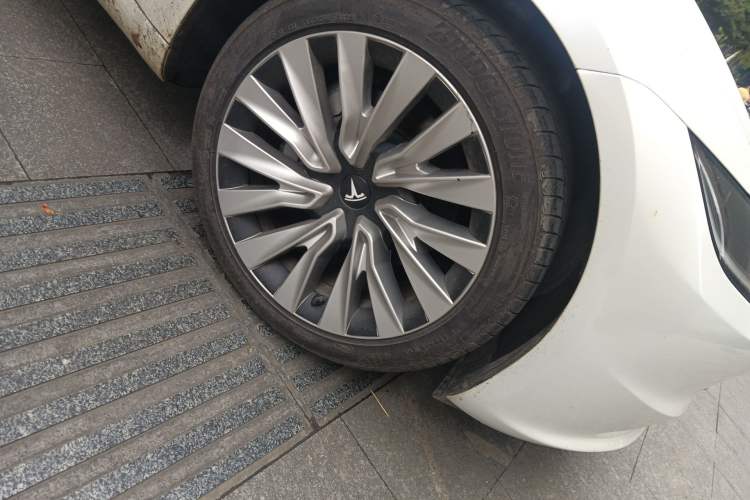 Used Tesla Model 3 2025 Rear-Wheel-Drive Version Right Front Wheel Hub