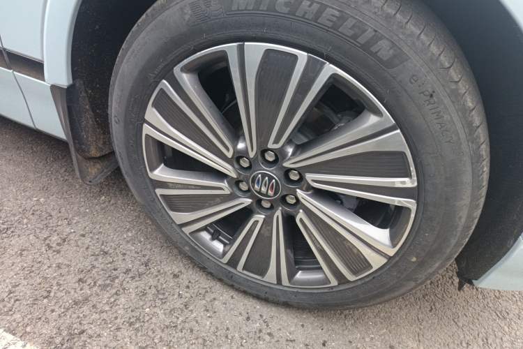 Used Buick E5 2023 Zhenxiang Standard Range Edition Right Front Wheel Hub