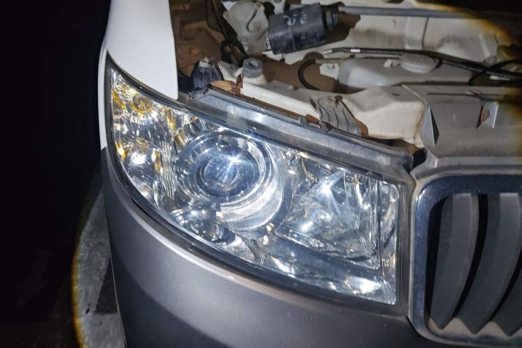 Used Jinbei New Hiace X30L 2016 1.3L Wealth Edition Van DLCG12 Right Front Headlight