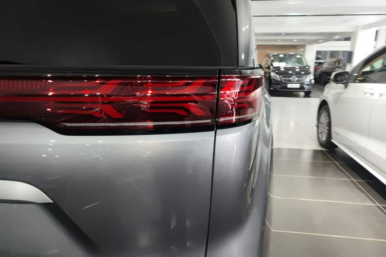 Used Denza D9 2022 DM-i 970 Four-Wheel Drive Prestige Model