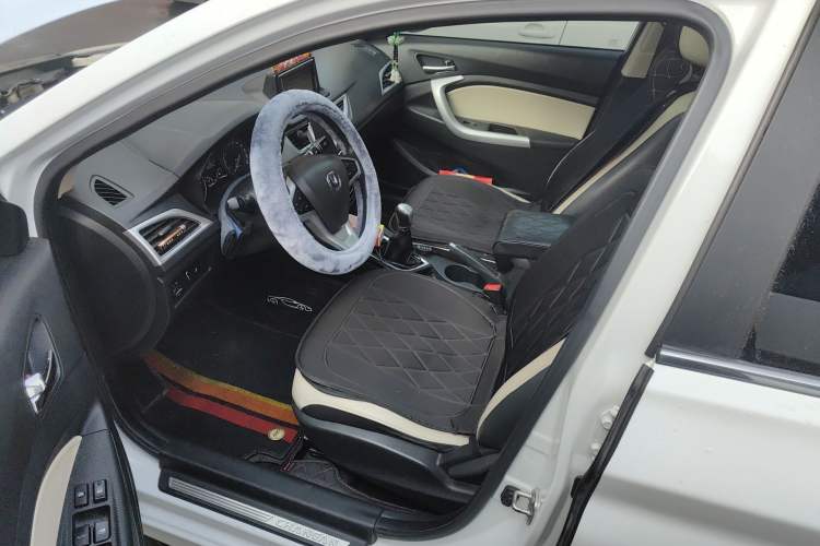Used CHANGAN Alsvin V7 2015 1.6L Manual Enjoyment Model China IV Standard
