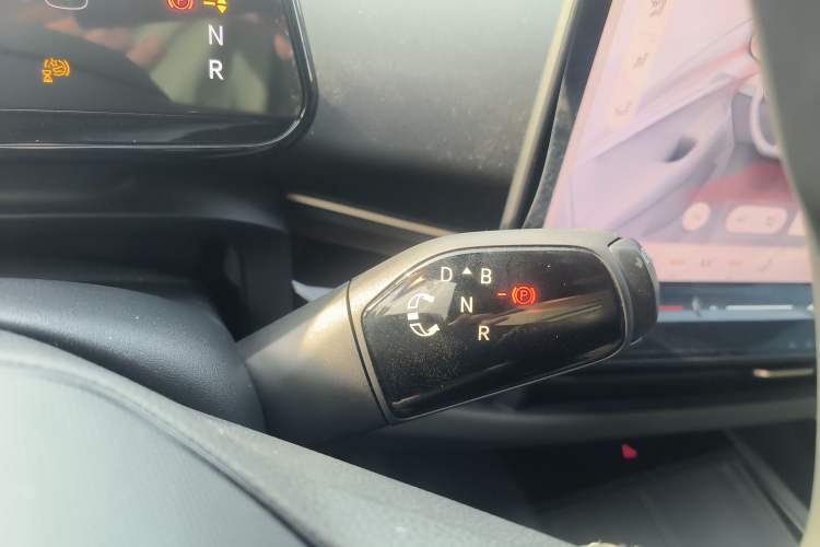 Used Volkswagen ID.UNYX 2024 Pro Long-Range Version Gear Lever