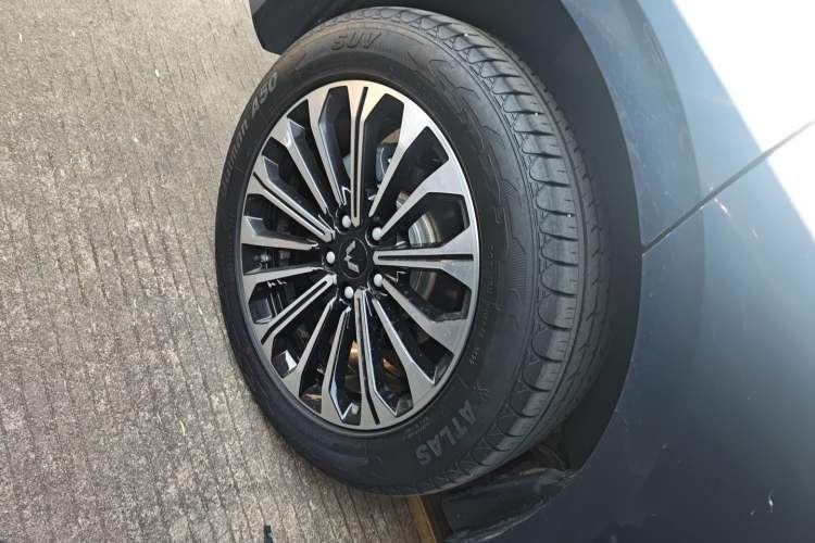 Used Wuling Victory 2023 2.0L DHT Luxury Edition Exterior 8