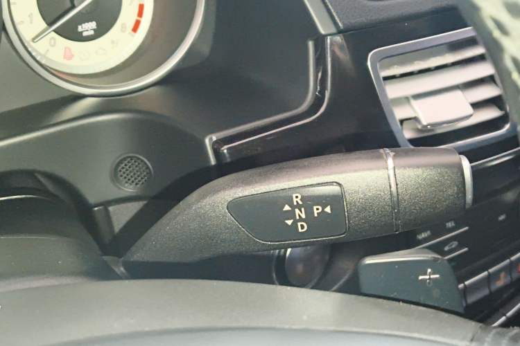 Used Mercedes-Benz E-Class 2015 Revised E 260 L Sporty and Stylish Edition Gear Lever