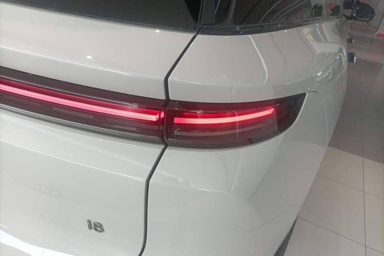 Used Li Auto i8 2025 Model Standard Version
