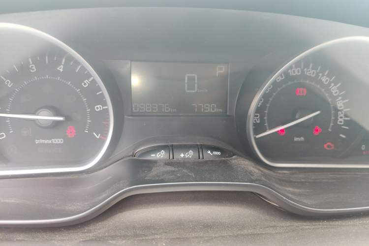 Used Peugeot 2008 2015 1.6THP Automatic Fashion Edition Odometer Close Up