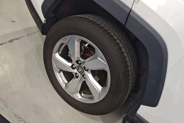 Used Toyota RAV4 2021 2.0L CVT Two-Wheel Drive Fashion Edition Right Rear Wheel Hub