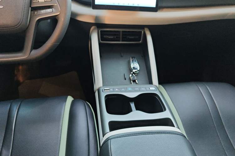 Used BYD Yuan UP 2025 Model 301KM Leading Version
