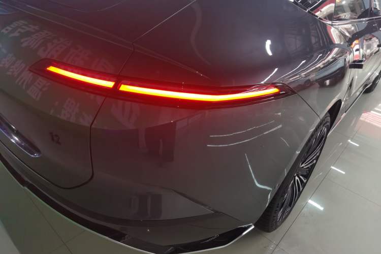 Used Avatr 12 2025 Updated Ultra All-Electric Four-Wheel Drive Exterior 3