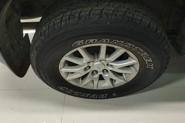 Used Mitsubishi Pajero Sport 2013 3.0L Automatic 4x4 Flagship Edition Right Rear Wheel Hub