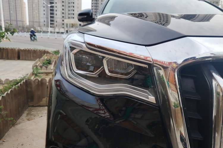 Used Hongqi HS7 2021 2.0T DCT Two-Wheel Drive Smart Connect Flagship Edition Right Front Headlight