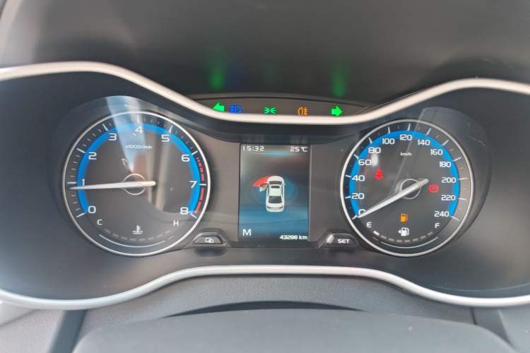 Used Geely Auto Emgrand 2019 Leading Edition 1.5L Manual Luxury Model China VI Standard Instrument Cluster