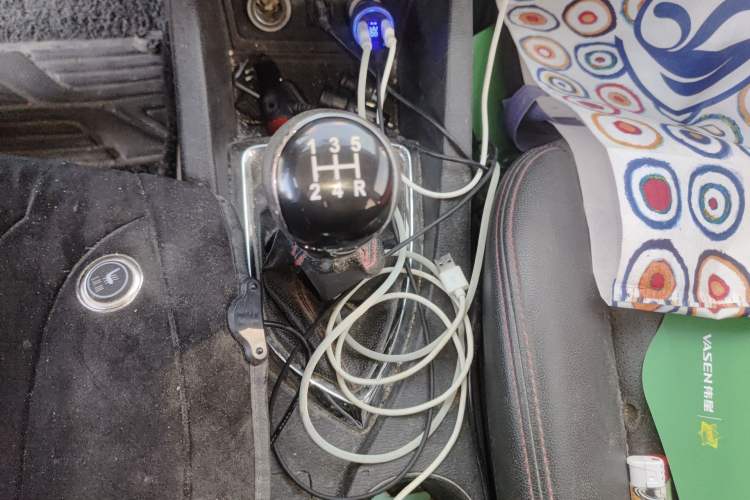 Used CHANGAN KAICHENG Oushang A600 2016 1.5L Manual Luxury 7-Seater Gear Lever