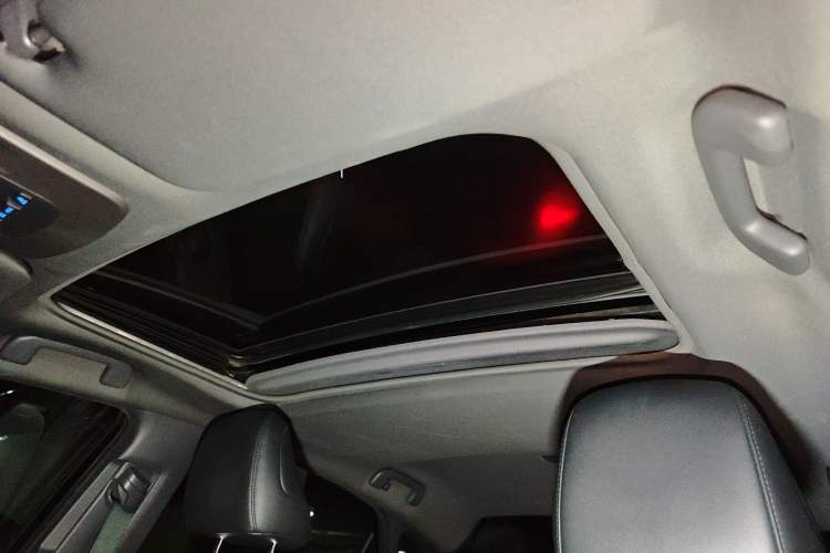 Used Toyota Avalon 2019 2.0L XLE Premium Edition China VI